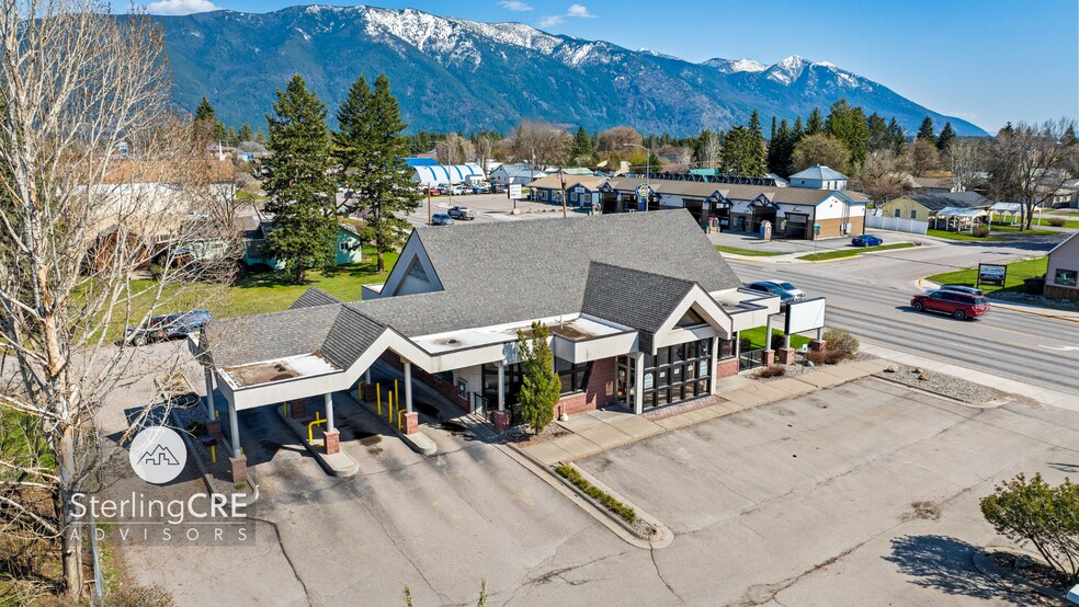 1015 9th St W, Columbia Falls, MT à louer - Photo du bâtiment - Image 2 de 20