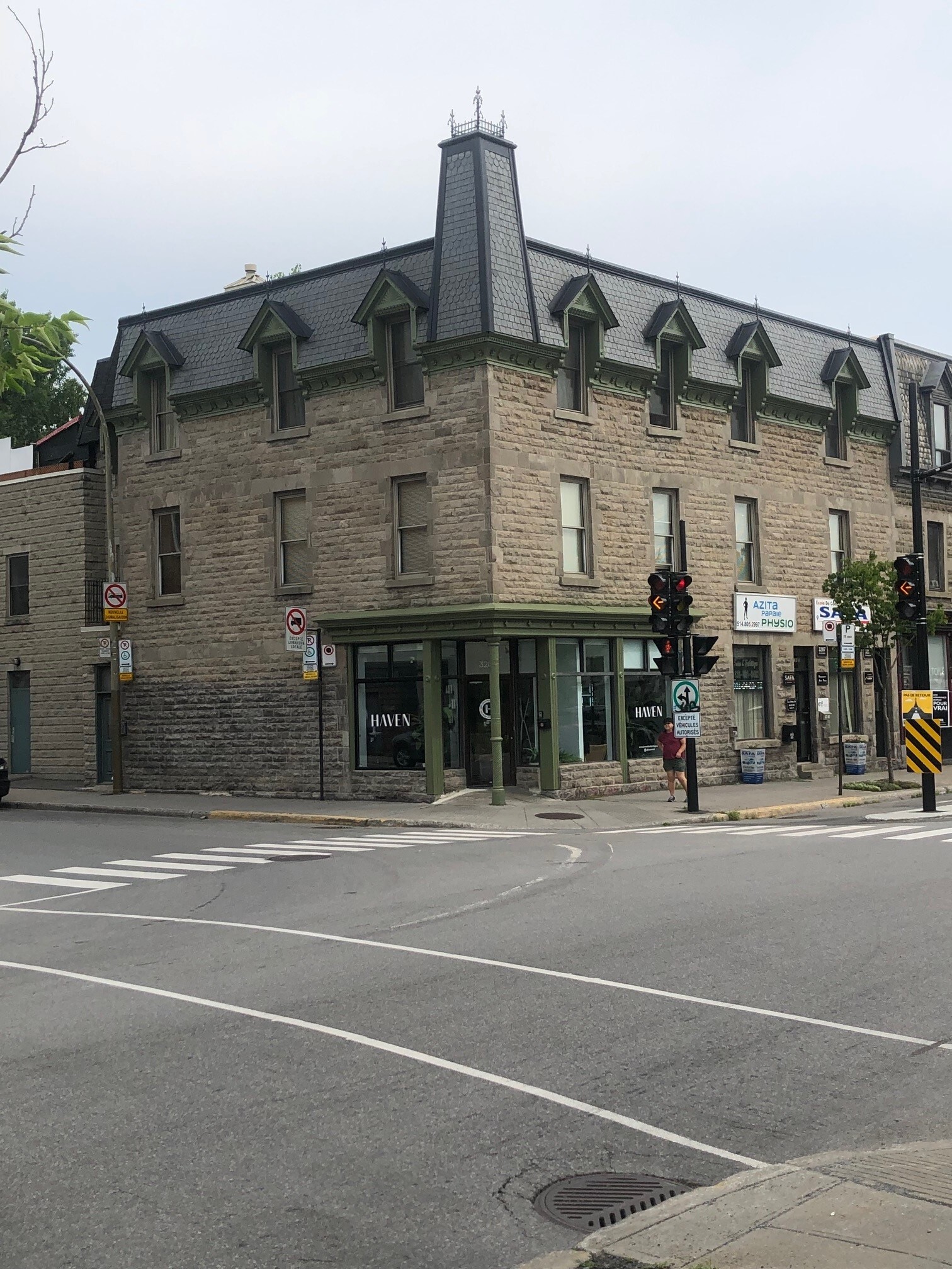 3285 Rue Saint-Jacques, Montréal, QC à louer Photo du bâtiment- Image 1 de 7