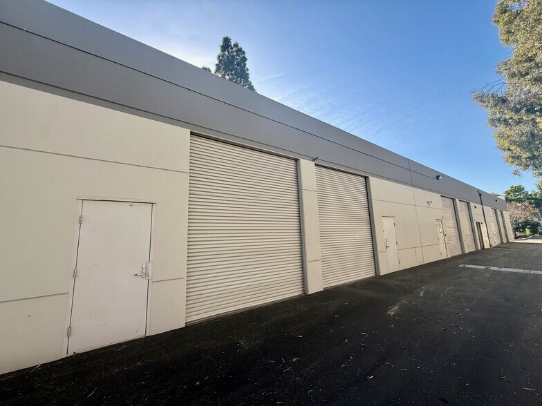 11721 Telegraph Rd, Santa Fe Springs, CA à louer - Photo du bâtiment - Image 3 de 12