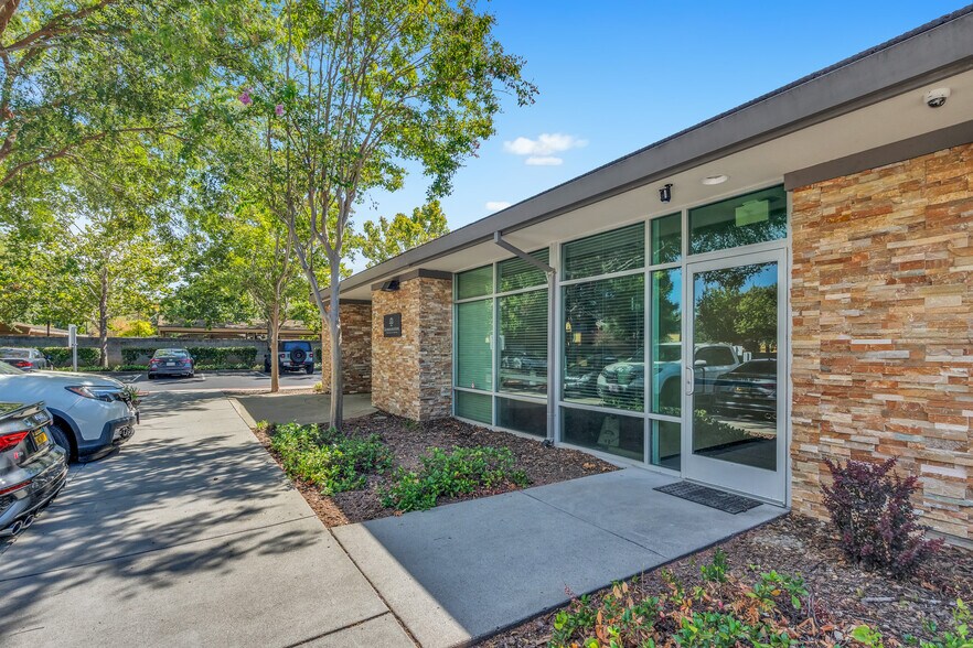 1930 Del Paso Rd, Sacramento, CA à vendre - Photo du bâtiment - Image 3 de 39