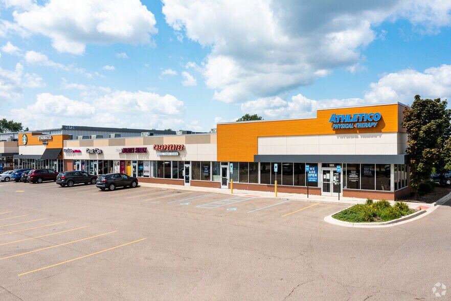 17032-17094 Fort St, Riverview, MI à louer - Photo du bâtiment - Image 1 de 18