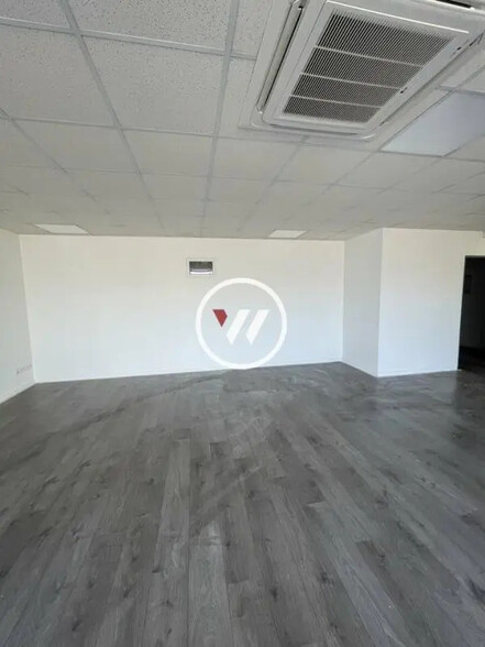 Commerce de détail dans Aubagne à louer - Photo intérieure - Image 3 de 14