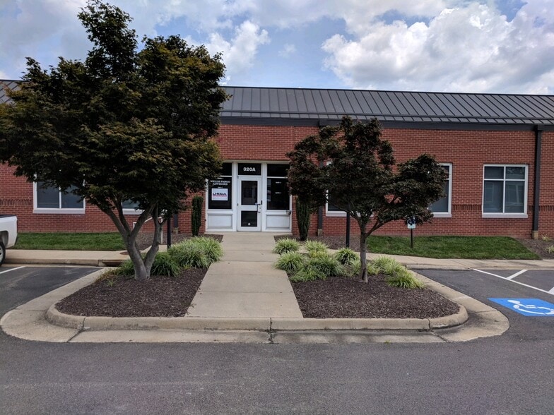 320 Charles Dimmock Pky, Colonial Heights, VA for lease - Building Photo - Image 3 of 3