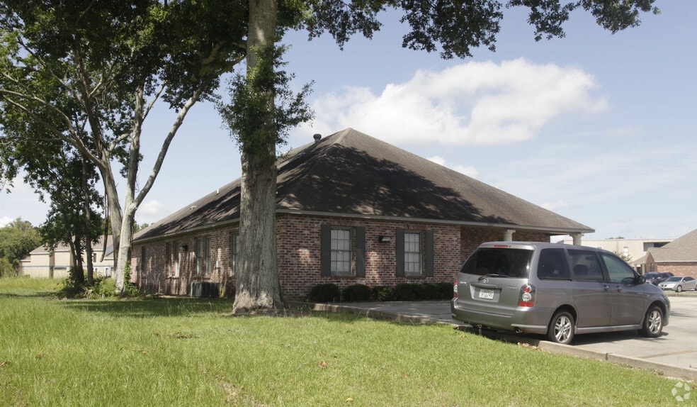 12012 Bricksome Ave, Baton Rouge, LA for lease - Building Photo - Image 2 of 7