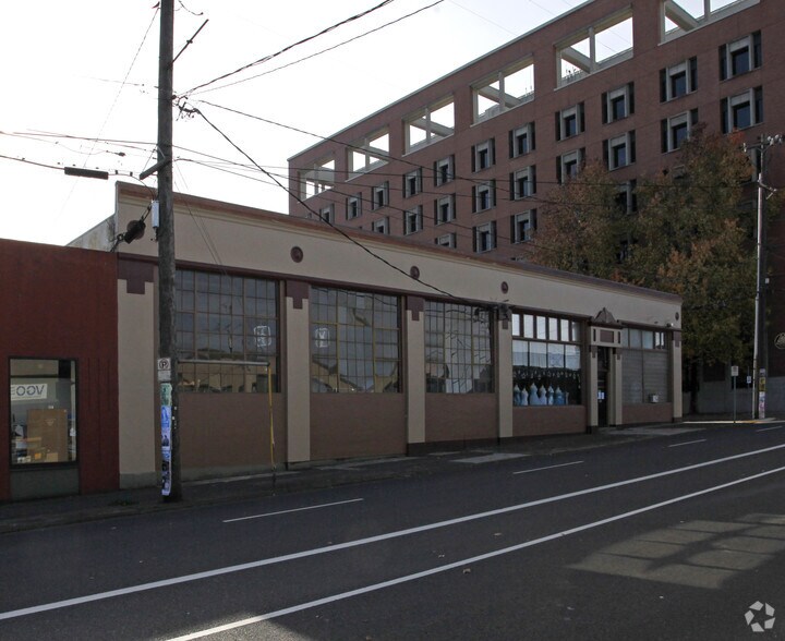 606 SE Madison St, Portland, OR à louer - Photo du bâtiment - Image 2 de 4