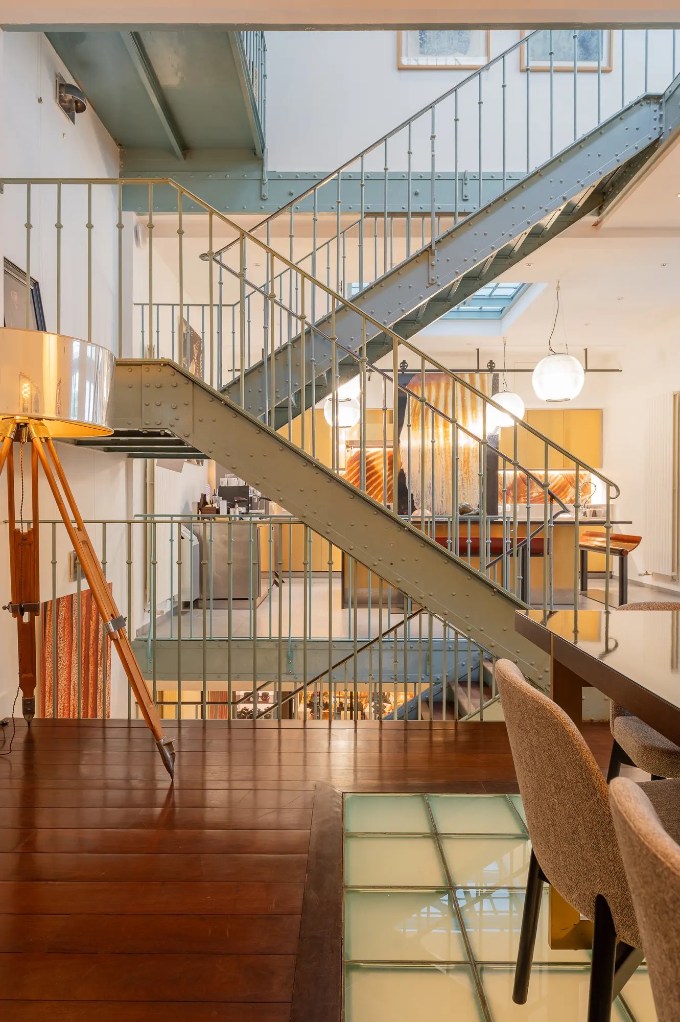 Flex in Paris for sale Interior Photo- Image 1 of 2