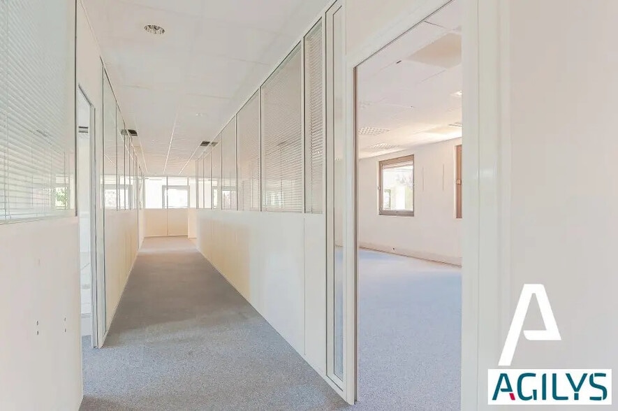 Flex in for lease - Building Photo - Image 3 of 7