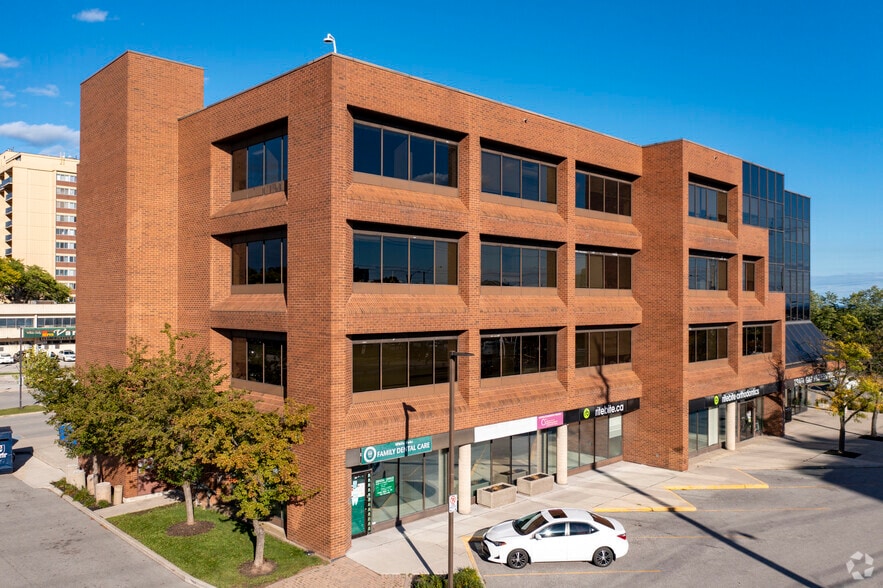 1235 Trafalgar Rd, Oakville, ON à louer - Photo du bâtiment - Image 2 de 4