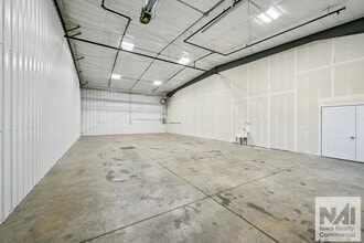 4151 3rd Ave, Marion, IA for lease Interior Photo- Image 2 of 10