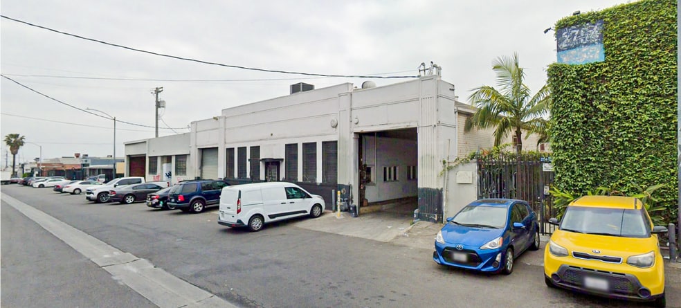 2800 E 11th St, Los Angeles, CA à louer - Photo du bâtiment - Image 1 de 8