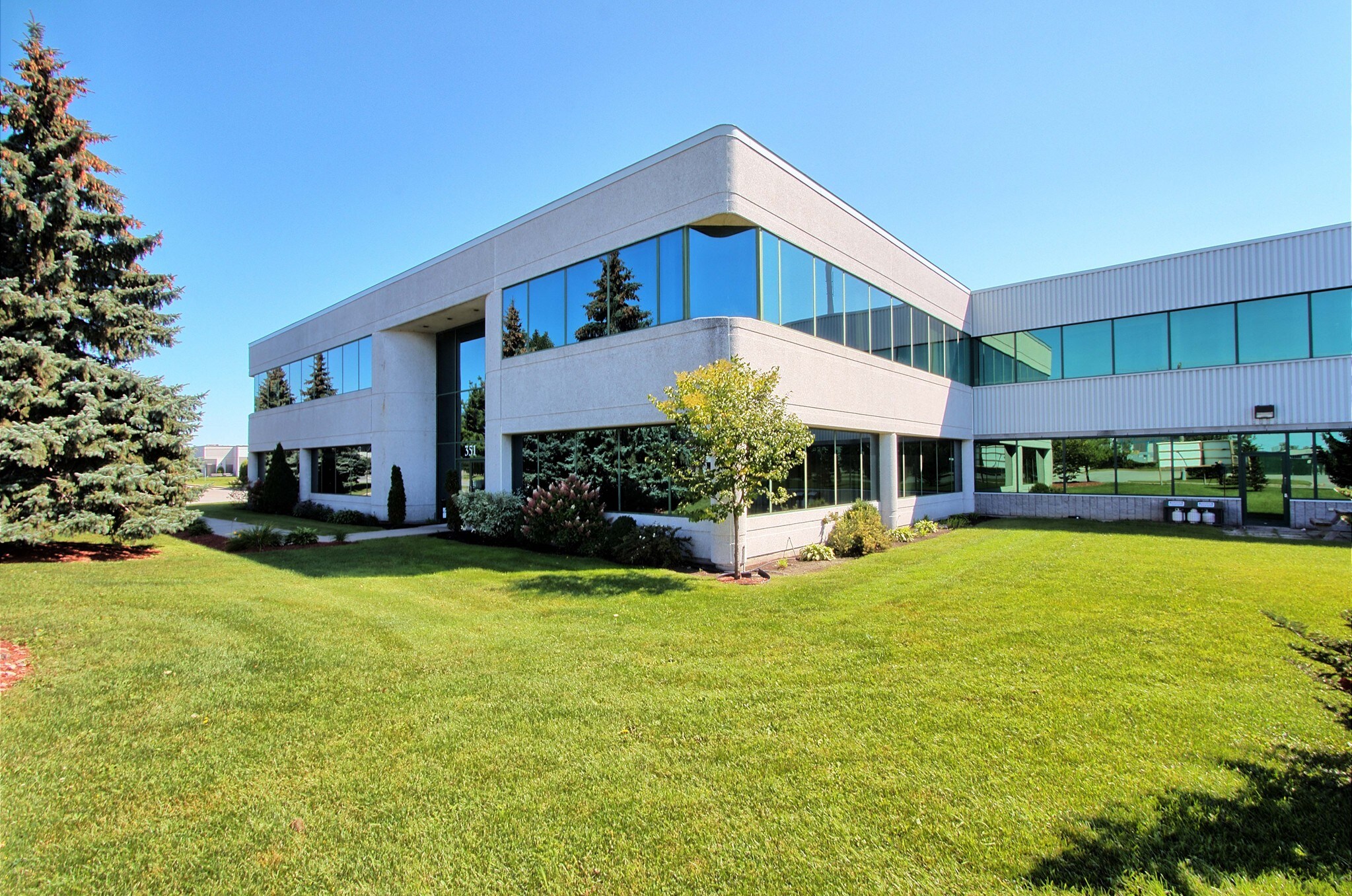 351 Rue Joseph-Carrier, Vaudreuil-dorion, QC à vendre Photo du bâtiment- Image 1 de 1