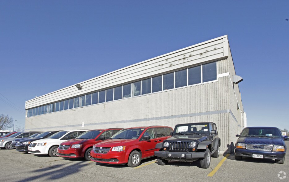 8046 Dixie Rd, Brampton, ON à louer - Photo du bâtiment - Image 2 de 2