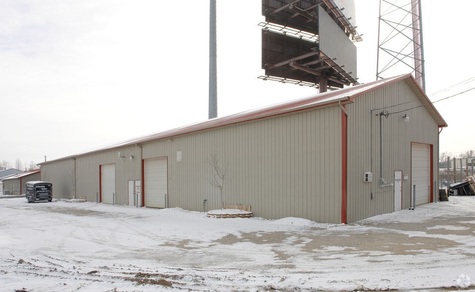 166 Humphries Dr, Reynoldsburg, OH à vendre - Photo du bâtiment - Image 2 de 2