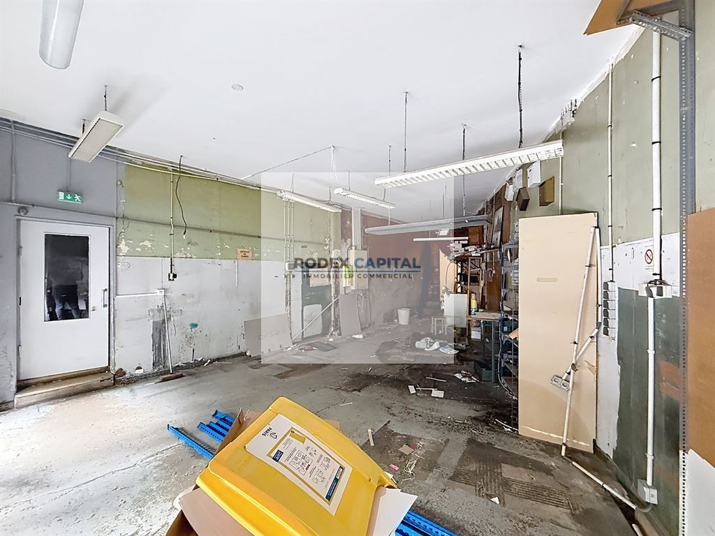 Retail in Paris for lease Interior Photo- Image 1 of 4