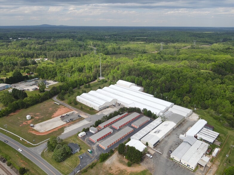 3838 Charles Raper Jonas Hwy, Stanley, NC à louer - Photo du bâtiment - Image 2 de 7
