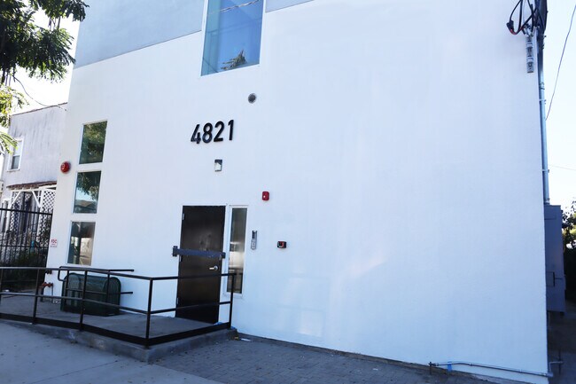 Plus de détails pour 4821 Compton Ave, Los Angeles, CA - Multi-résidentiel à vendre