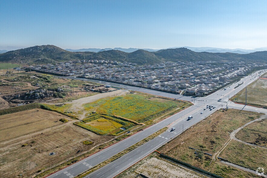 SEC Domenigoni Rd & Leon Rd, Winchester, CA à louer - Photo du bâtiment - Image 3 de 9