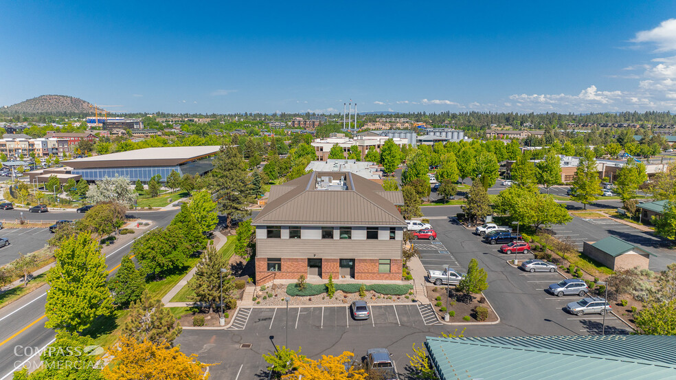 963 SW Simpson Ave, Bend, OR for lease - Building Photo - Image 3 of 10