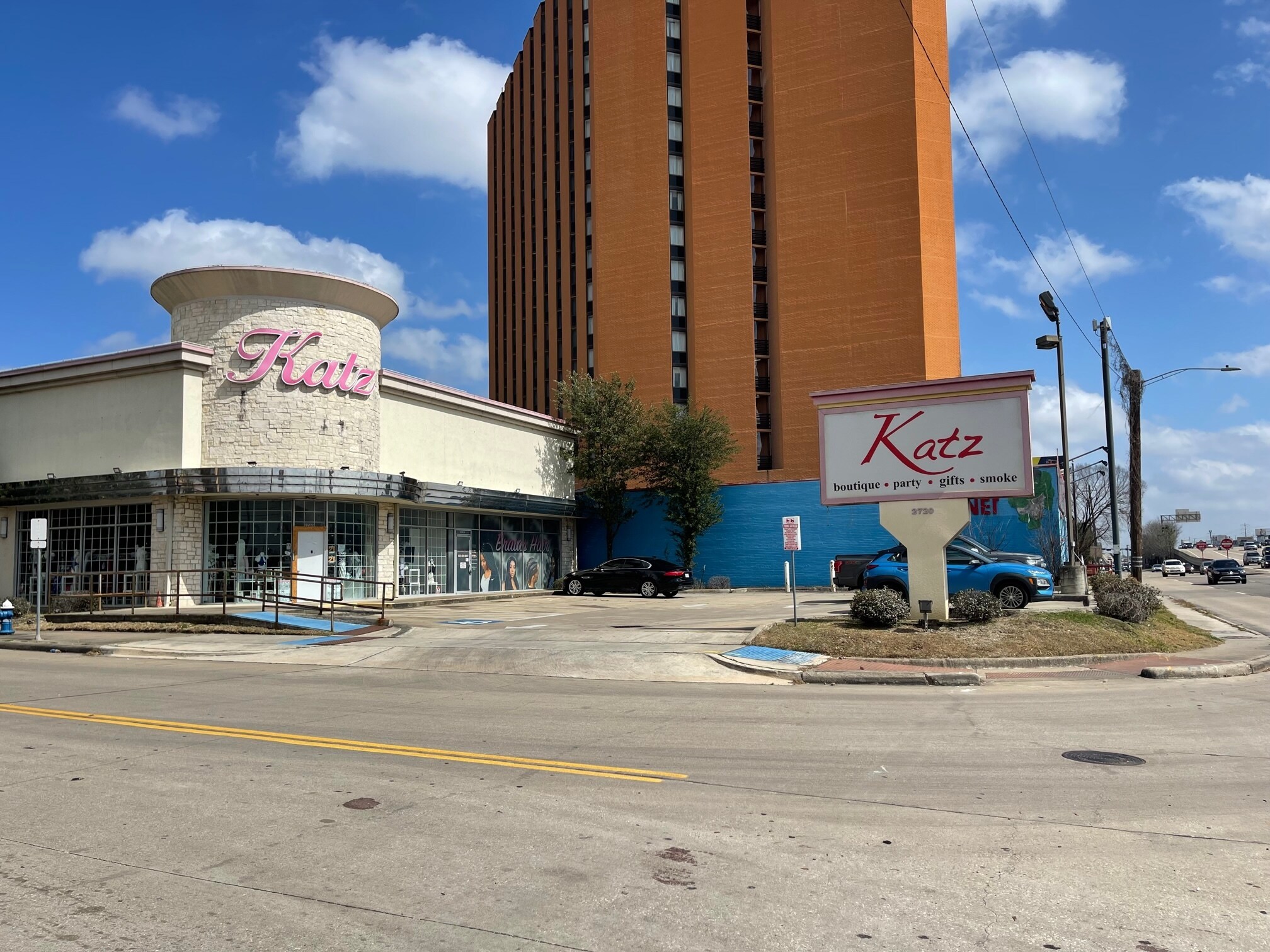 2720 Southwest Fwy, Houston, TX for lease Building Photo- Image 1 of 13