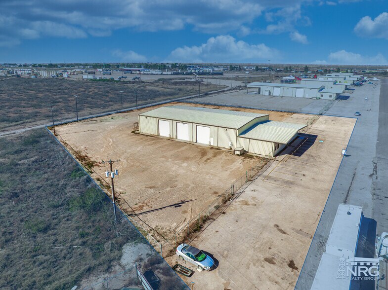 2804 S County Road 1242, Midland, TX à louer - Photo du bâtiment - Image 2 de 10