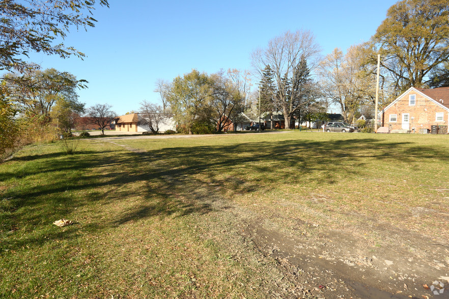 23750 Eureka Rd, Taylor, MI for sale - Primary Photo - Image 1 of 1