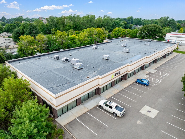 2611 N Hamline Ave, Roseville, MN for sale - Building Photo - Image 1 of 6