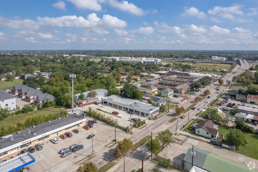 719 Tidwell Rd, Houston, TX for lease - Aerial - Image 2 of 4