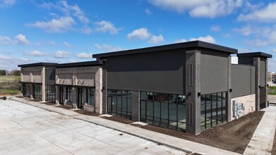 10100 Plum Dr, Urbandale, IA for lease Interior Photo- Image 2 of 8