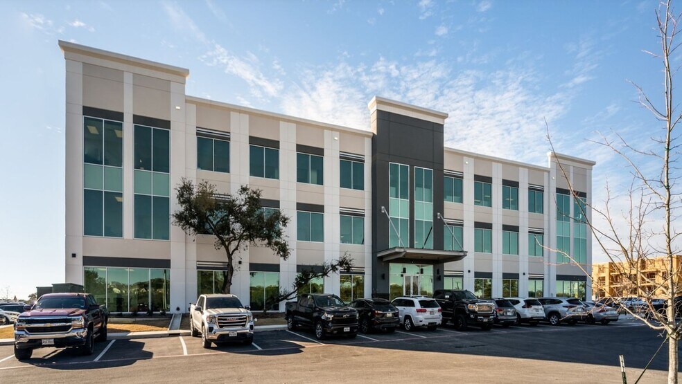 3239 N Loop 1604, San Antonio, TX à vendre - Photo du bâtiment - Image 2 de 7