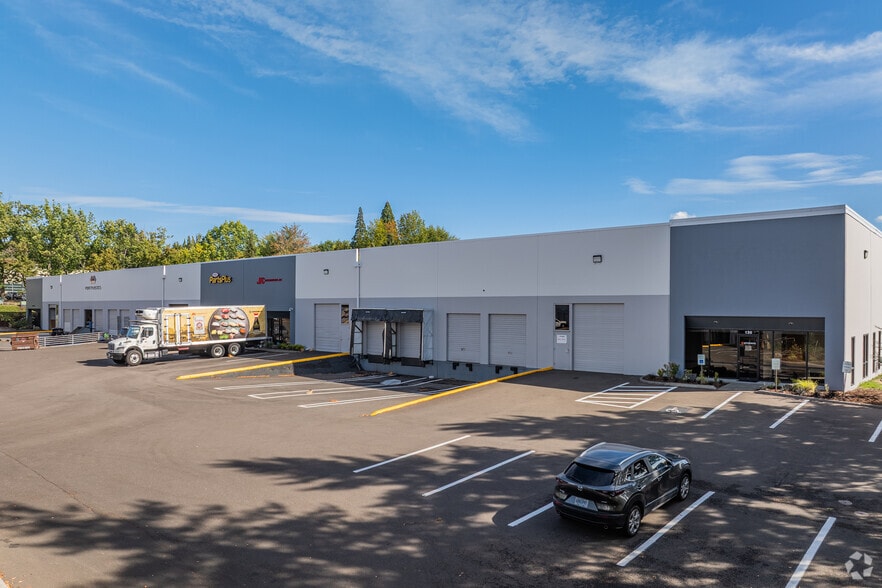 7500 SW Tech Center Dr, Tigard, OR for lease - Primary Photo - Image 1 of 4