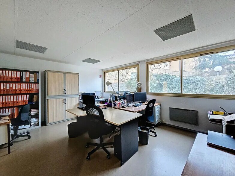 Office in Lyon for sale - Building Photo - Image 2 of 12