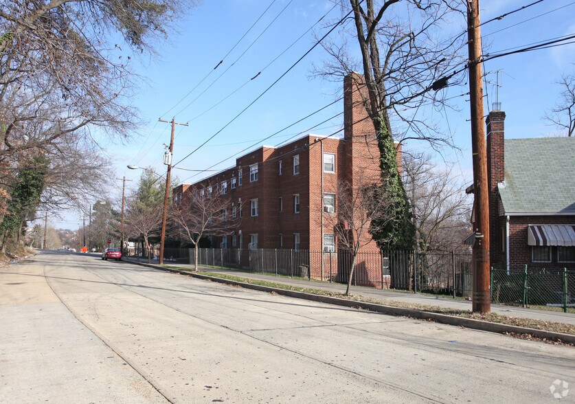 39 Mississippi Ave SE, Washington, DC for sale - Primary Photo - Image 1 of 2