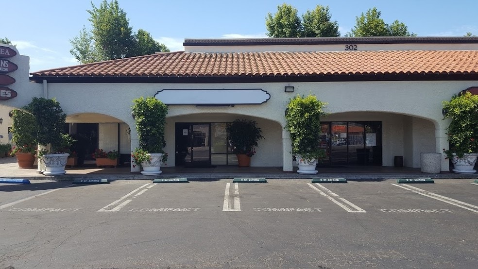 330-390 N Lantana St, Camarillo, CA for lease - Building Photo - Image 3 of 4
