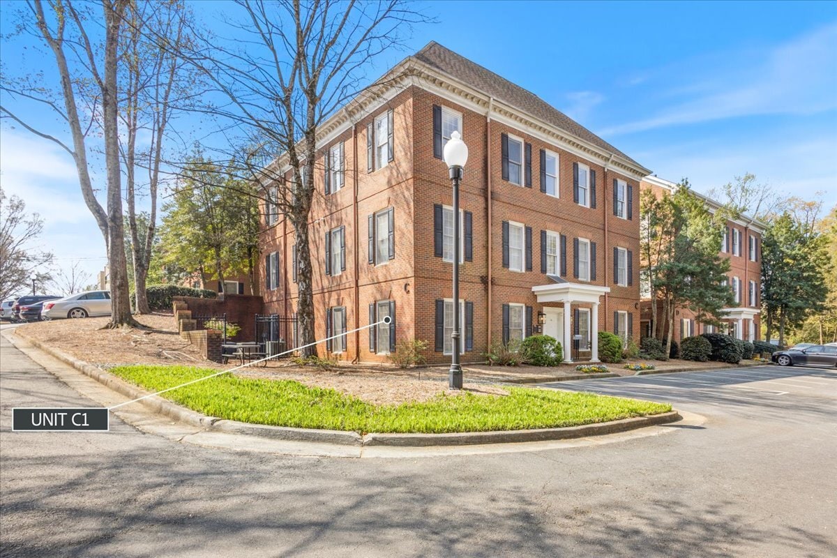 5064 Roswell Rd, Atlanta, GA 30342 - Unit C101 - - Interior Photo - Image 2 of 18