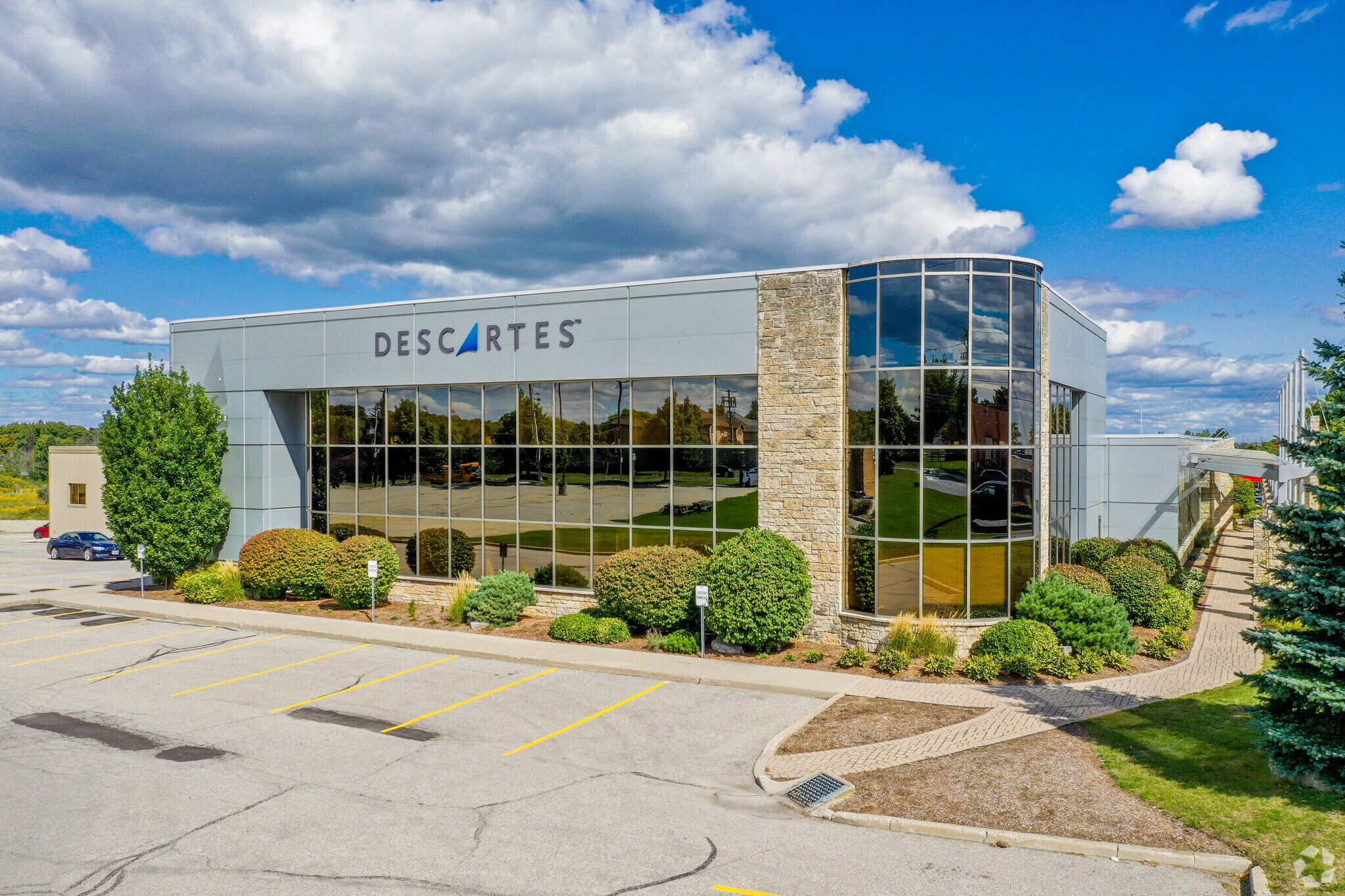 120 Randall Dr, Waterloo, ON à vendre Photo du bâtiment- Image 1 de 1