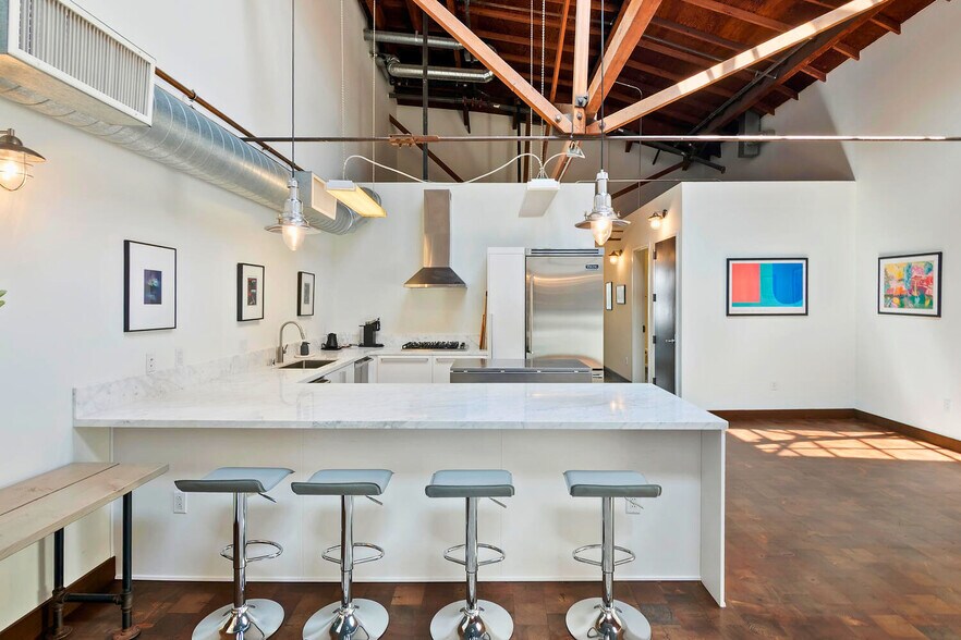 1042 Princeton Dr, Marina del Rey, CA à vendre - Photo du bâtiment - Image 2 de 15