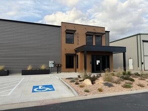 1630 W 2225 S, Woods Cross, UT for lease Interior Photo- Image 1 of 9