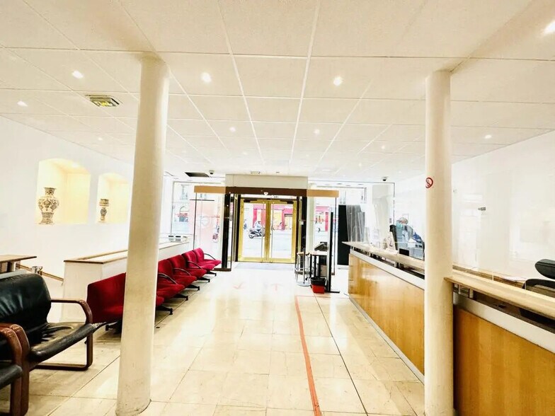 Commerce de détail dans Paris à vendre - Hall d’entrée - Image 2 de 8