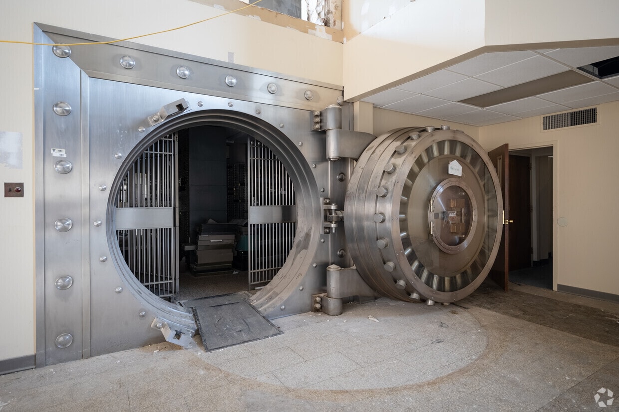 239-241 Main St, Hackensack, NJ for lease Interior Photo- Image 1 of 3