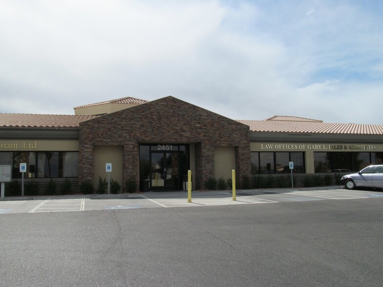 2451 S Buffalo Dr, Las Vegas, NV à louer - Photo du bâtiment - Image 2 de 6