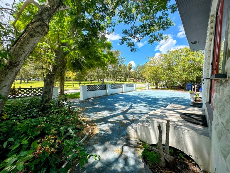 3105 W Spruce St, Tampa, FL for sale - Building Photo - Image 2 of 15
