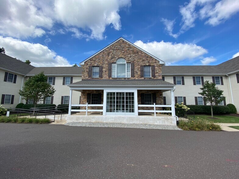 350 Butler Ave, New Britain, PA à louer - Photo du bâtiment - Image 3 de 12