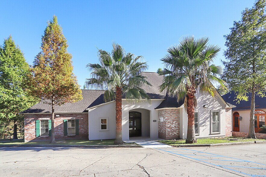 10620 Timberlake Ave, Baton Rouge, LA à louer - Photo du bâtiment - Image 2 de 21