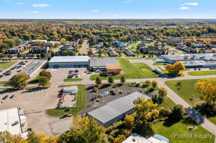 75 Applewood Dr, Sparta, MI à vendre - Aérien - Image 2 de 34