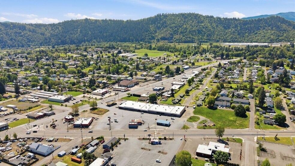 122 NW Douglas blvd, Winston, OR for lease - Building Photo - Image 2 of 14