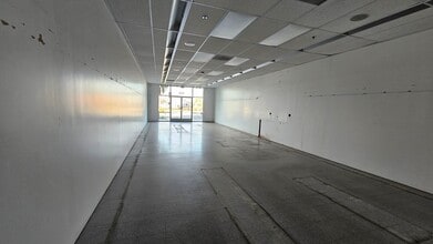 530 Woollomes Ave, Delano, CA for lease Interior Photo- Image 2 of 6