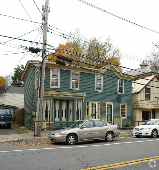 1 Albany Ave, Kinderhook, NY for sale - Primary Photo - Image 1 of 9