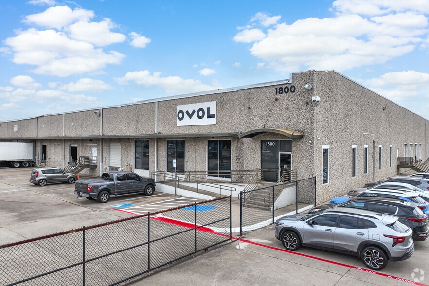 1810 Kelly Blvd, Carrollton, TX for lease - Building Photo - Image 3 of 20