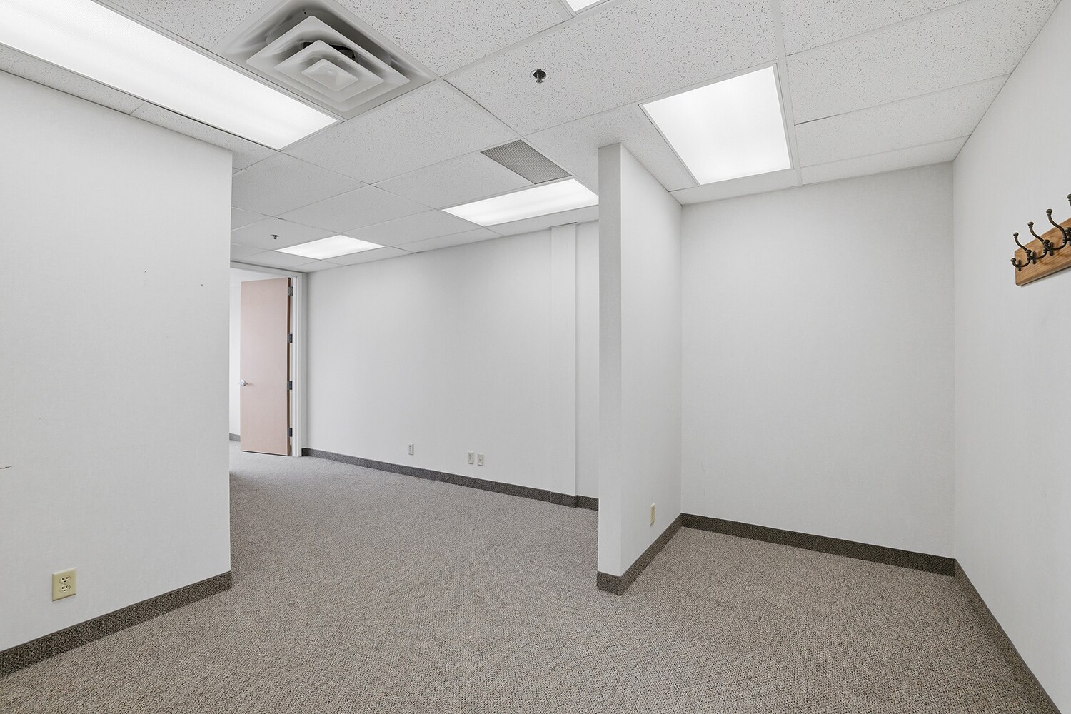 9801 S Dupont Ave, Bloomington, MN à louer Photo intérieure- Image 1 de 12