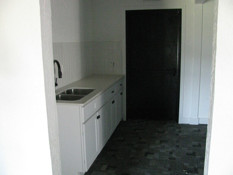 1002 W Gore Blvd, Lawton, OK for sale - Building Photo - Image 3 of 6